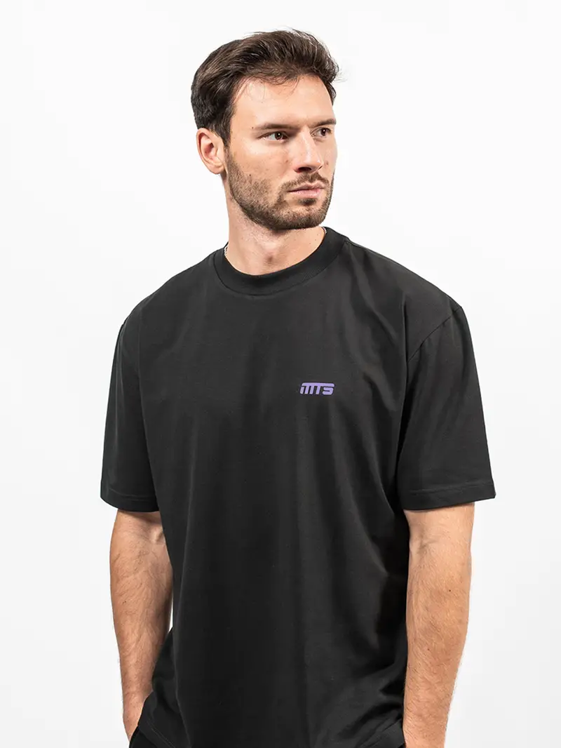 T-シャツ Koszulka oversize czarna z zadrukowanymi plecami fiolet | MTS